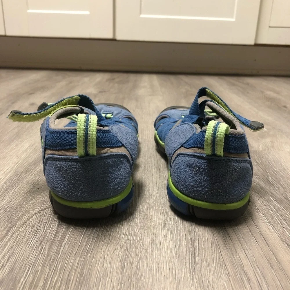 Keens Kids Size 3 Women’s Size 4/4.5 Waterproof Hiking Sandals Water Shoes Blue